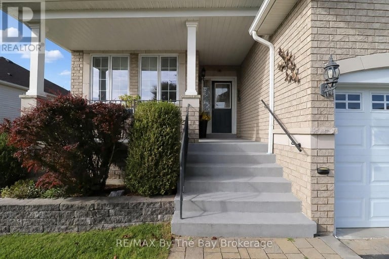 8 MIDDLEPORT DRIVE, Wasaga Beach, Ontario, L9Z3C1