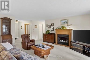 10 - 21 PADDOCK WOOD Peterborough (Ashburnham Ward 4) Ontario photo 10