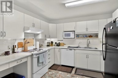 10 - 21 PADDOCK WOOD Peterborough (Ashburnham Ward 4) Ontario photo 14