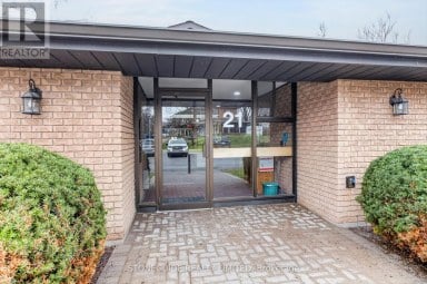 10 - 21 PADDOCK WOOD Peterborough (Ashburnham Ward 4) Ontario photo 2