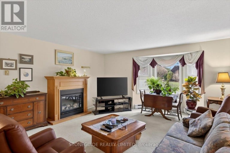 10 - 21 PADDOCK WOOD, Peterborough (Ashburnham Ward 4), Ontario, K9H7H2