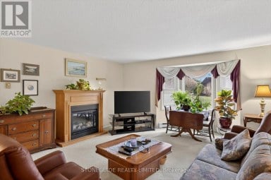 10 - 21 PADDOCK WOOD Peterborough (Ashburnham Ward 4) Ontario photo 8