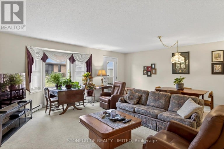 10 - 21 PADDOCK WOOD, Peterborough (Ashburnham Ward 4), Ontario, K9H7H2