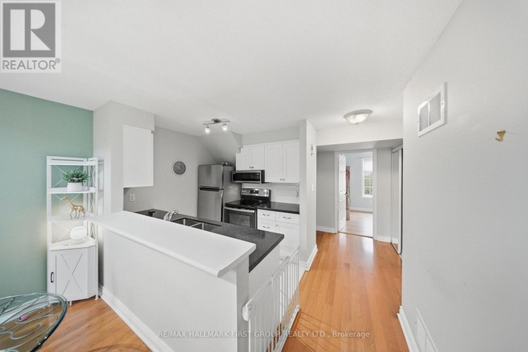 3 - 8 PETRA WAY, Whitby (Pringle Creek), Ontario, L1R0A6