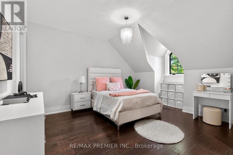 243 RUMBLE AVENUE, Richmond Hill (Mill Pond), Ontario, L4C4G5