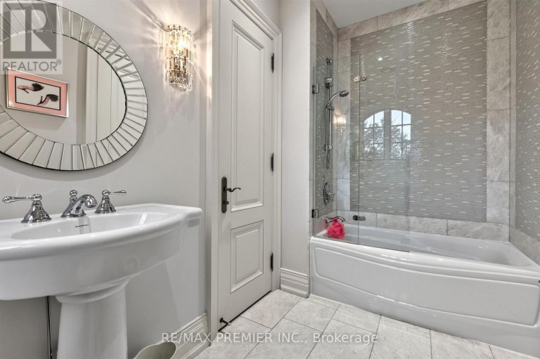 243 RUMBLE AVENUE, Richmond Hill (Mill Pond), Ontario, L4C4G5