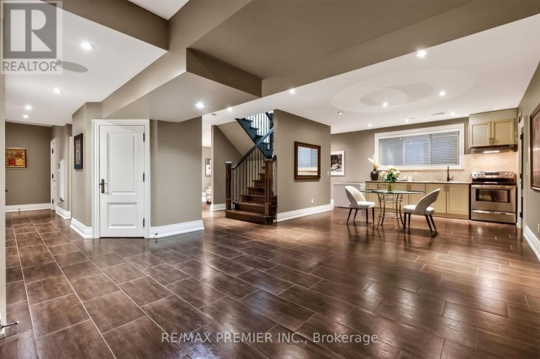 243 RUMBLE AVENUE, Richmond Hill (Mill Pond), Ontario, L4C4G5