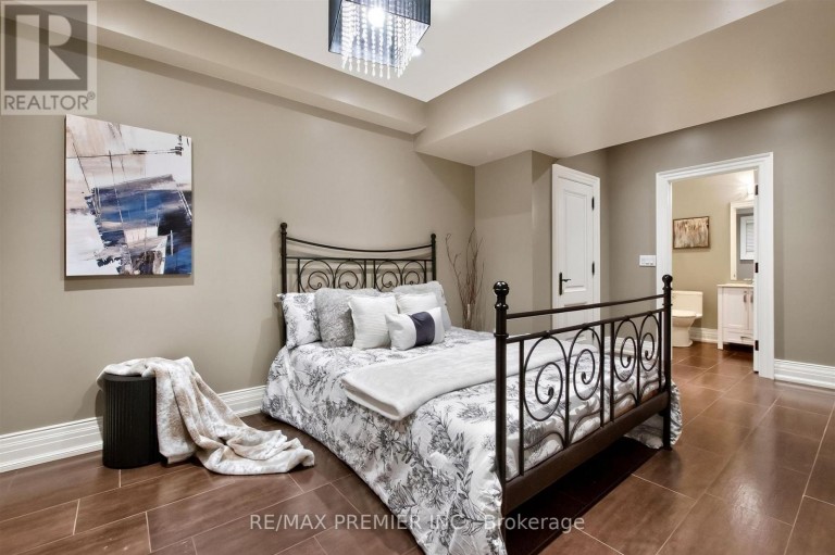 243 RUMBLE AVENUE, Richmond Hill (Mill Pond), Ontario, L4C4G5
