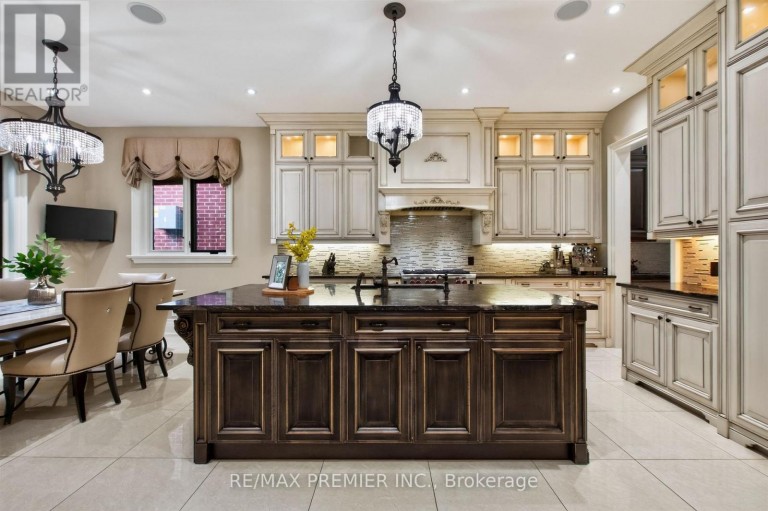243 RUMBLE AVENUE, Richmond Hill (Mill Pond), Ontario, L4C4G5