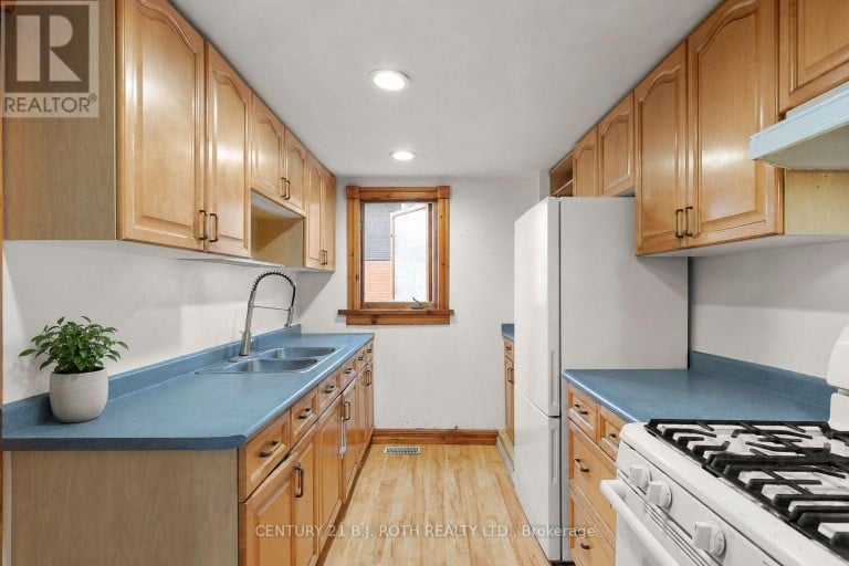 356 WEST STREET N, Orillia, Ontario, L3V5E4