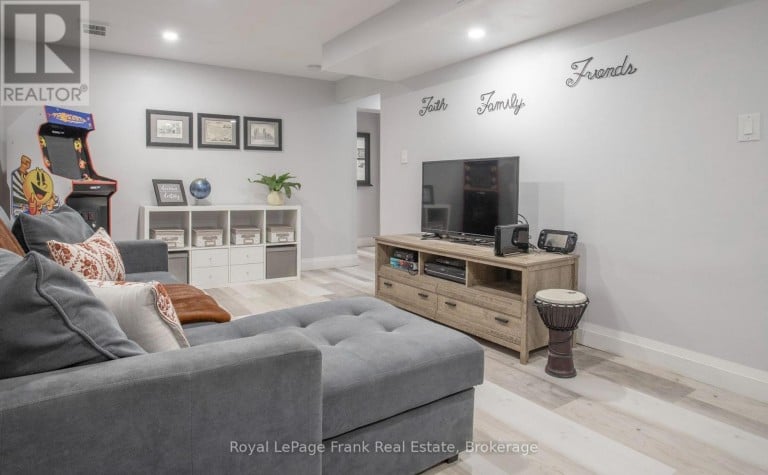 5 ALONNA STREET, Clarington (Bowmanville), Ontario, L1C3P5