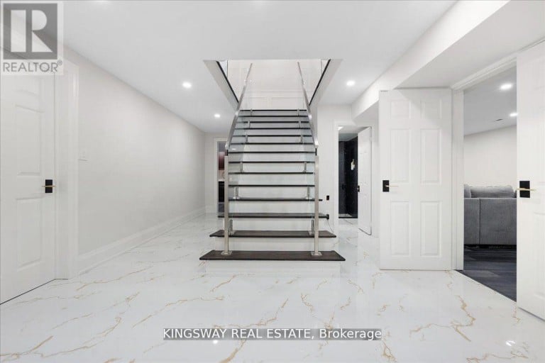 265 WYCLIFFE AVENUE, Vaughan (Islington Woods), Ontario, L4L3N7