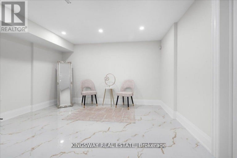 265 WYCLIFFE AVENUE, Vaughan (Islington Woods), Ontario, L4L3N7