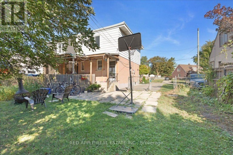 10 ARMSTRONG AVENUE, Hamilton (McQuesten), Ontario, L8H1M5