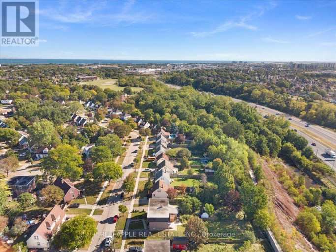 10 ARMSTRONG AVENUE, Hamilton (McQuesten), Ontario, L8H1M5