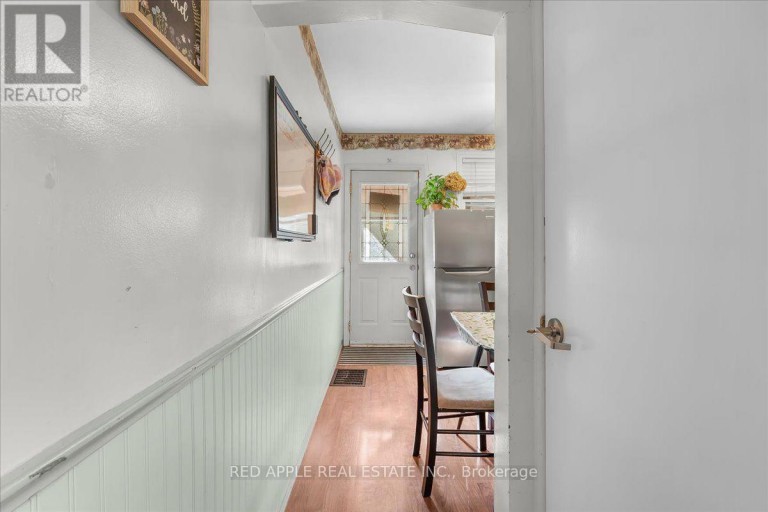 10 ARMSTRONG AVENUE, Hamilton (McQuesten), Ontario, L8H1M5