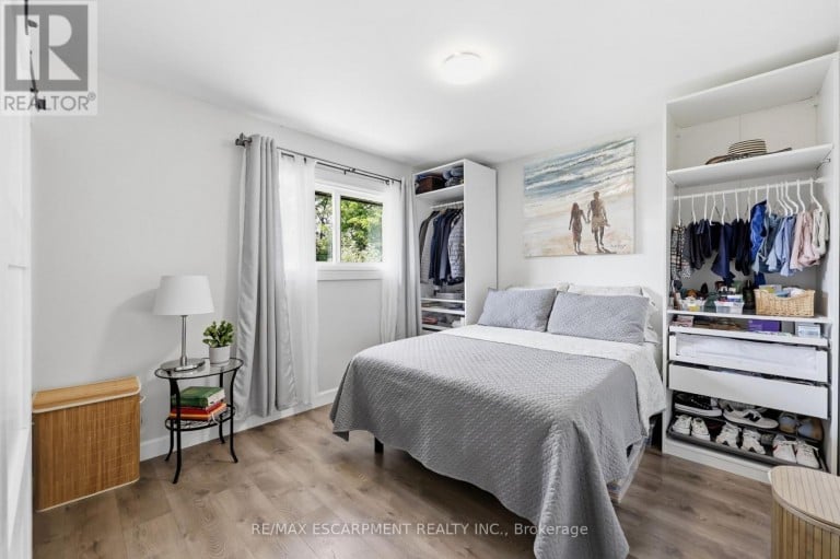 894 BRUCEDALE AVENUE E, Hamilton (Sunninghill), Ontario, L8B1S9