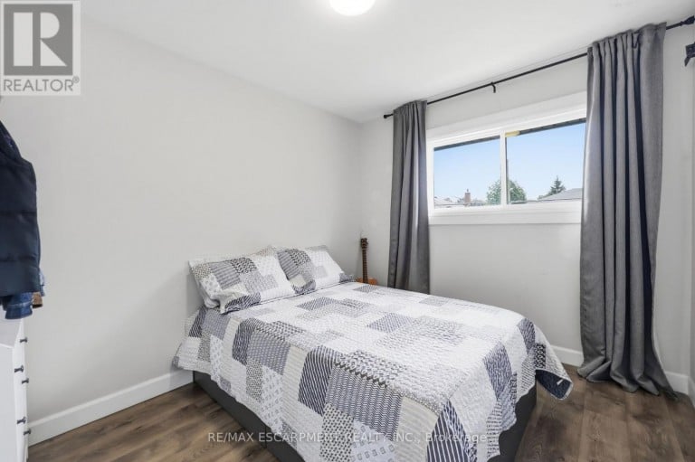 894 BRUCEDALE AVENUE E, Hamilton (Sunninghill), Ontario, L8B1S9
