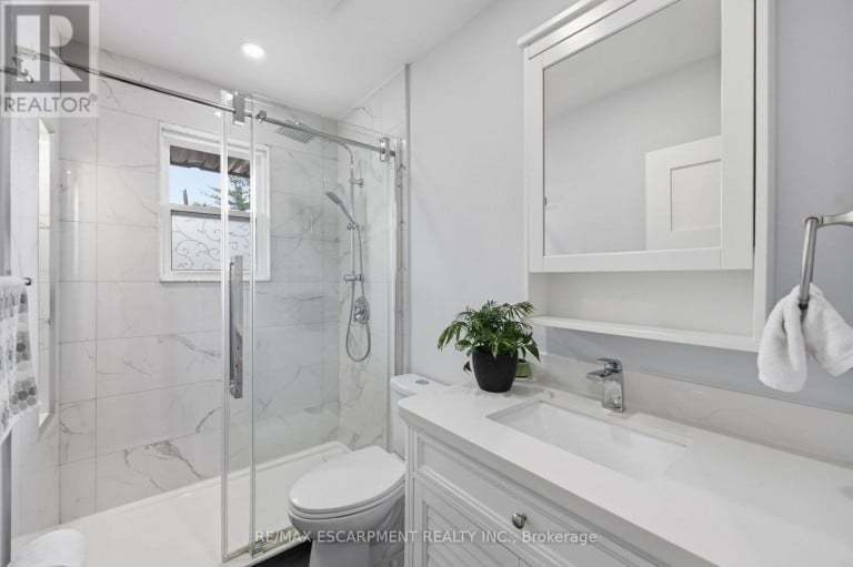 894 BRUCEDALE AVENUE E, Hamilton (Sunninghill), Ontario, L8B1S9