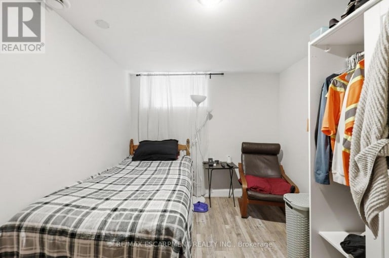 894 BRUCEDALE AVENUE E, Hamilton (Sunninghill), Ontario, L8B1S9