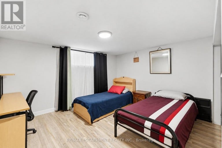 894 BRUCEDALE AVENUE E, Hamilton (Sunninghill), Ontario, L8B1S9