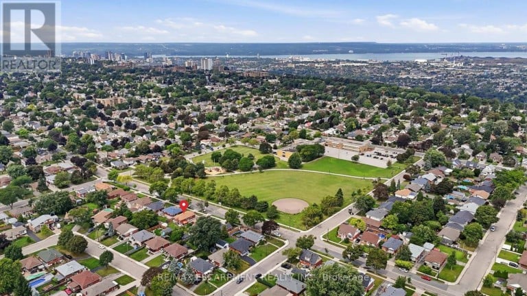 894 BRUCEDALE AVENUE E, Hamilton (Sunninghill), Ontario, L8B1S9