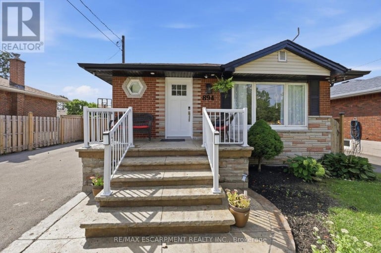 894 BRUCEDALE AVENUE E, Hamilton (Sunninghill), Ontario, L8B1S9