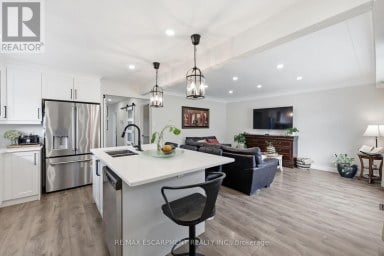 894 BRUCEDALE AVENUE E Hamilton (Sunninghill) Ontario photo 4