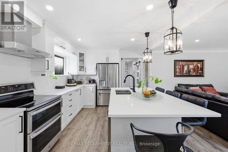 894 BRUCEDALE AVENUE E, Hamilton (Sunninghill), Ontario, L8B1S9