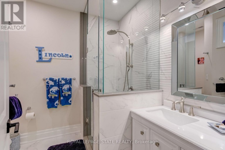 100 SENECA DRIVE, Hamilton (Ancaster), Ontario, L9G3B8