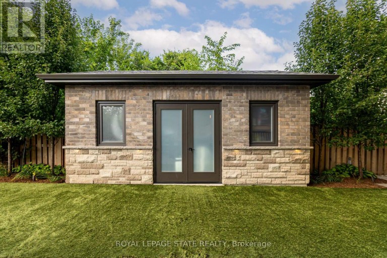 100 SENECA DRIVE, Hamilton (Ancaster), Ontario, L9G3B8