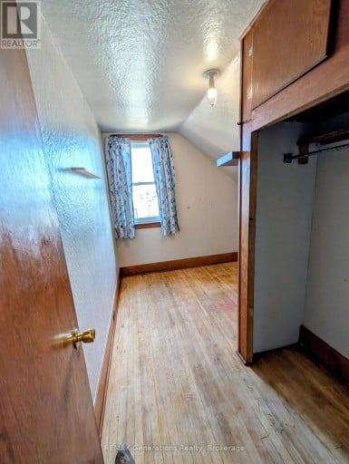607 MCINTOSH STREET, Thunder Bay (East End), Ontario, P7C3A3