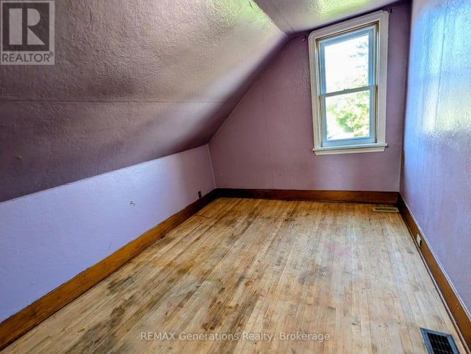 607 MCINTOSH STREET, Thunder Bay (East End), Ontario, P7C3A3