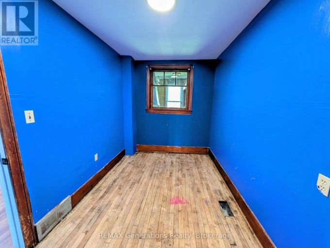607 MCINTOSH STREET, Thunder Bay (East End), Ontario, P7C3A3