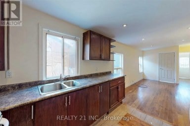 270 LINSMORE CRESCENT Toronto (Danforth Village-East York) Ontario photo 10