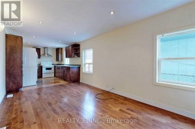 270 LINSMORE CRESCENT Toronto (Danforth Village-East York) Ontario photo 3