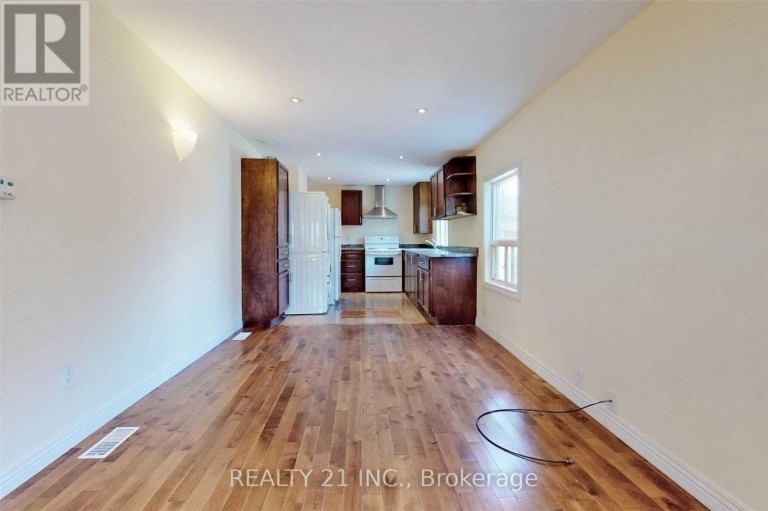 270 LINSMORE CRESCENT, Toronto (Danforth Village-East York), Ontario, M4J4L7