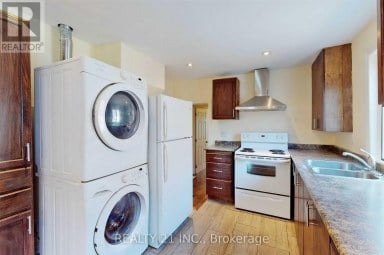 270 LINSMORE CRESCENT Toronto (Danforth Village-East York) Ontario photo 9