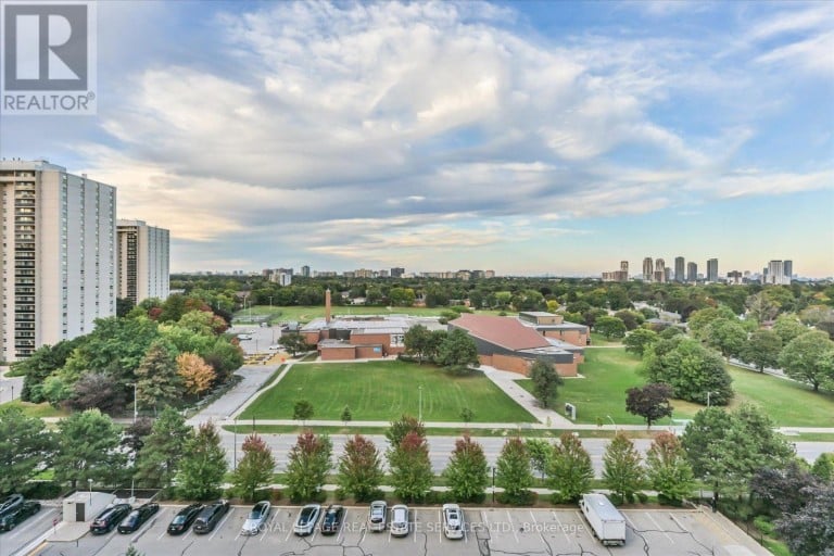 E1 - 284 MILL ROAD, Toronto (Markland Wood), Ontario, M9C4W6