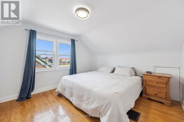 49 EDNA STREET, Kitchener, Ontario, N2H2E2