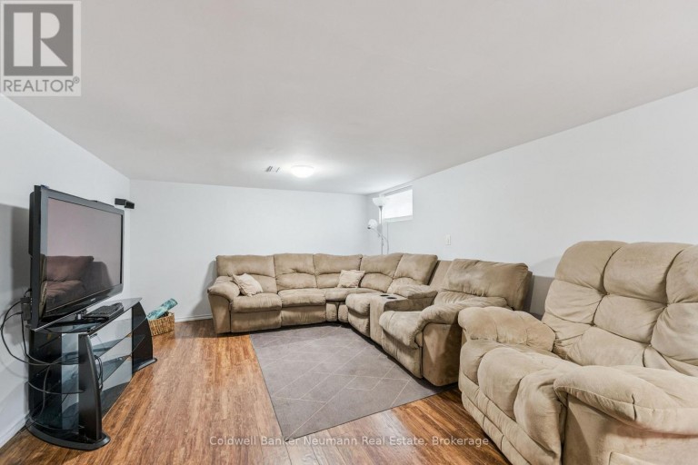 49 EDNA STREET, Kitchener, Ontario, N2H2E2