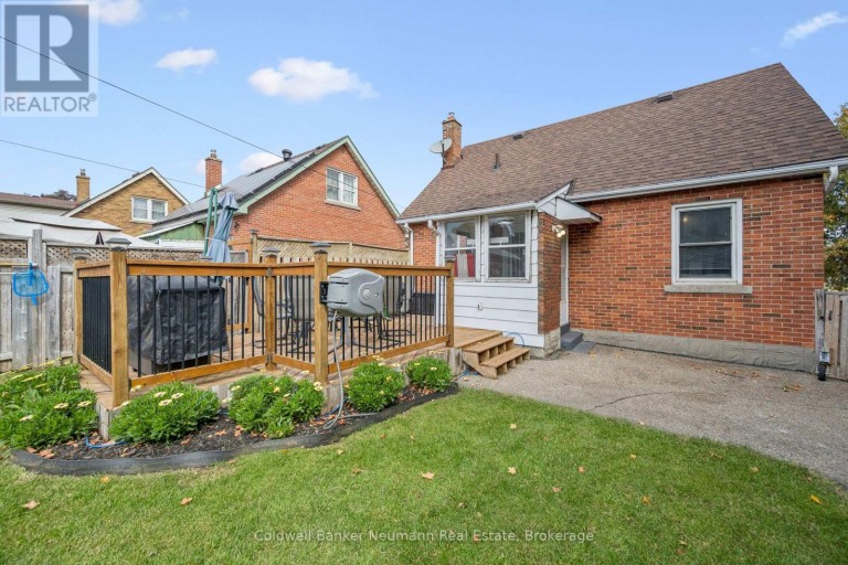 49 EDNA STREET, Kitchener, Ontario, N2H2E2
