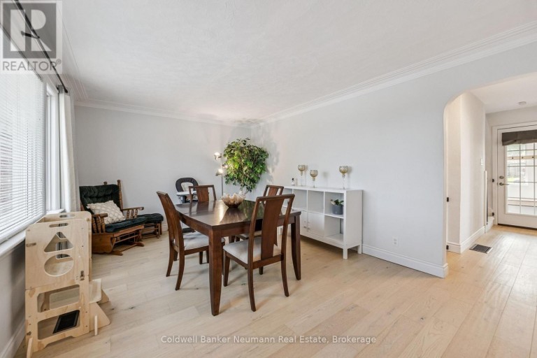 49 EDNA STREET, Kitchener, Ontario, N2H2E2