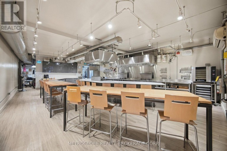 587-589 COLLEGE STREET, Toronto (Trinity-Bellwoods), Ontario, M6G1B2
