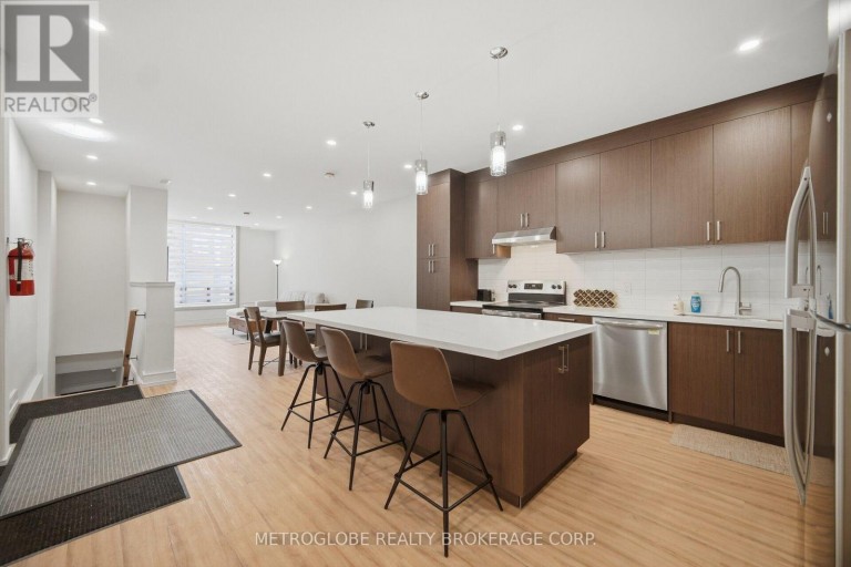 587-589 COLLEGE STREET, Toronto (Trinity-Bellwoods), Ontario, M6G1B2