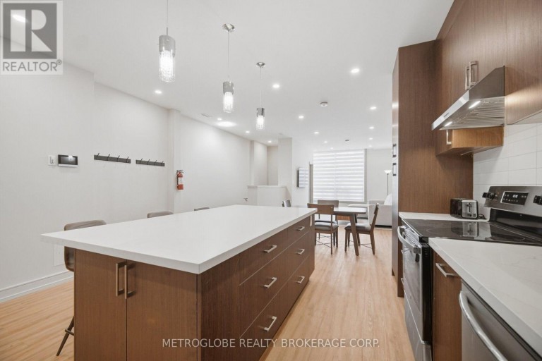 587-589 COLLEGE STREET, Toronto (Trinity-Bellwoods), Ontario, M6G1B2