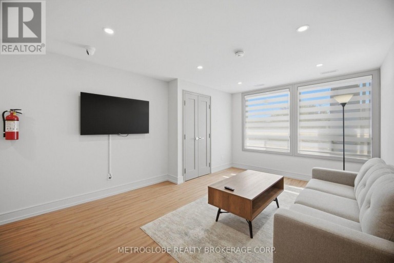 587-589 COLLEGE STREET, Toronto (Trinity-Bellwoods), Ontario, M6G1B2