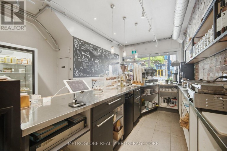 587-589 COLLEGE STREET, Toronto (Trinity-Bellwoods), Ontario, M6G1B2