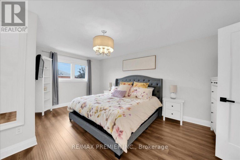 23 BERRYDOWN DRIVE, Caledon (Bolton East), Ontario, L7E1P9