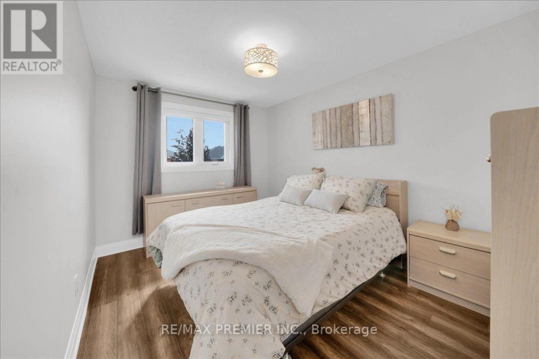 23 BERRYDOWN DRIVE, Caledon (Bolton East), Ontario, L7E1P9